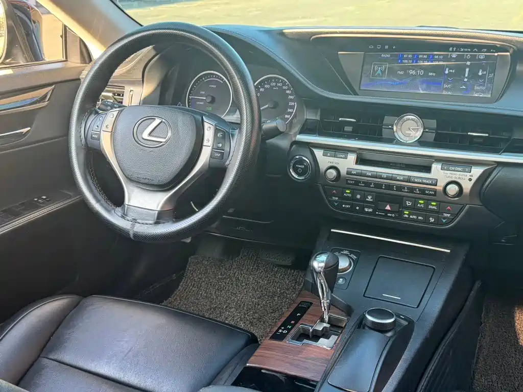 Lexus ES — миниатюра 9