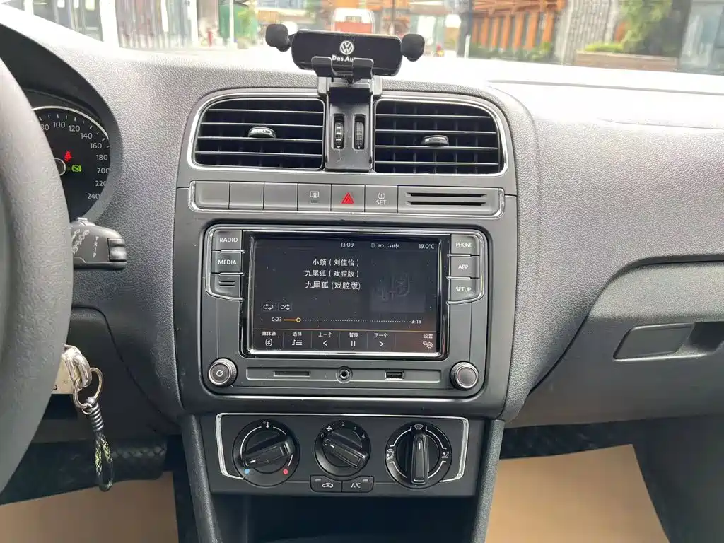 Volkswagen Polo — миниатюра 13