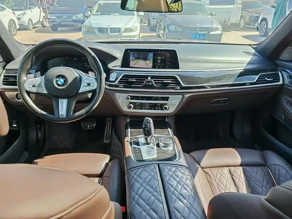 BMW 7 Series — миниатюра 9