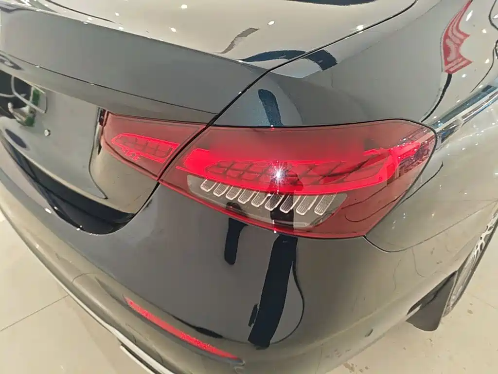 Mercedes-Benz E-Class — миниатюра 8