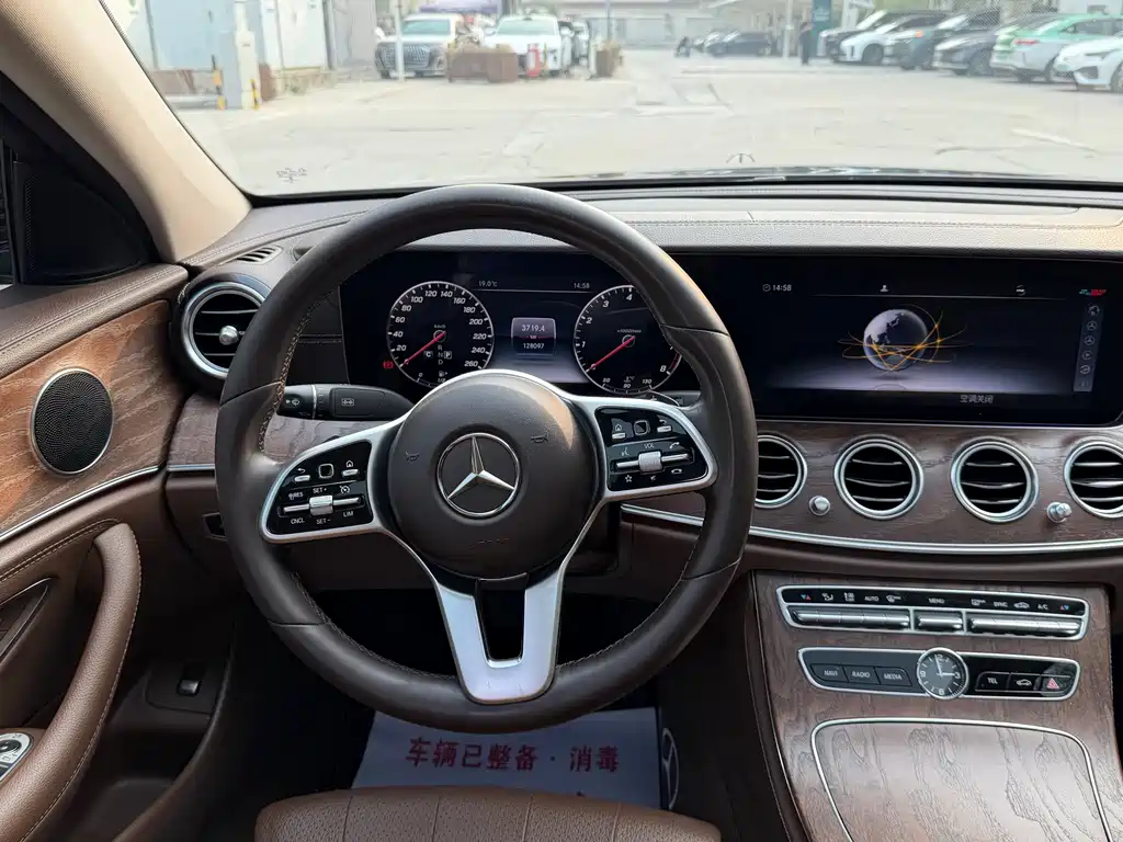 Mercedes-Benz E-Class — миниатюра 8