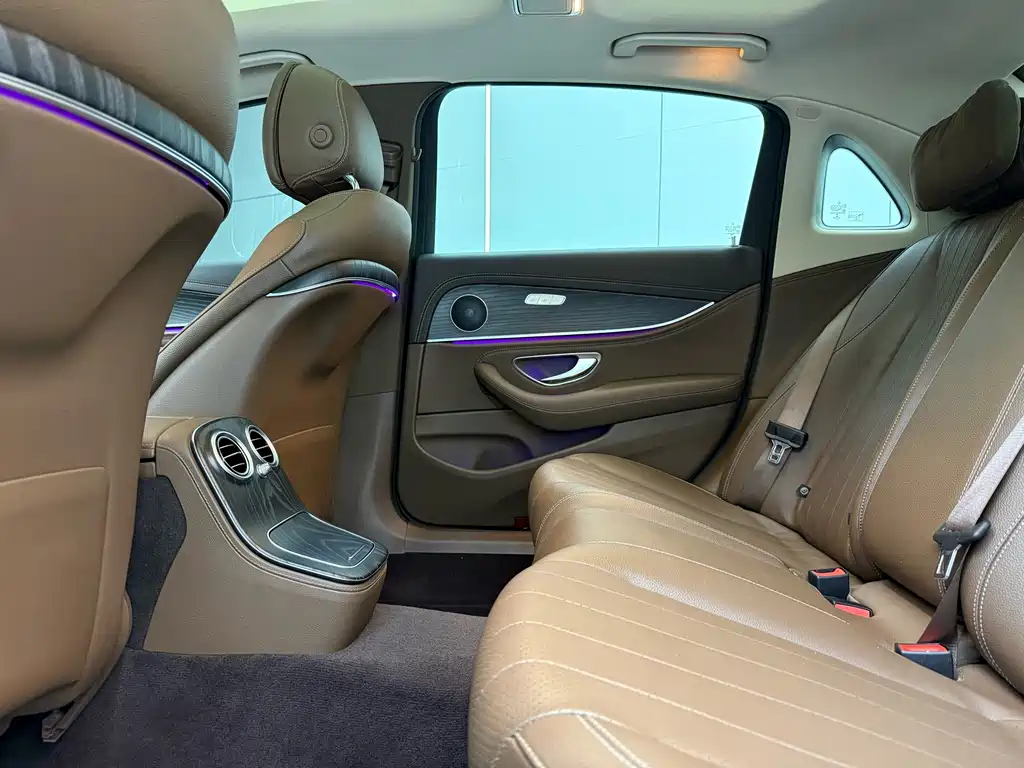 Mercedes-Benz E-Class — миниатюра 10
