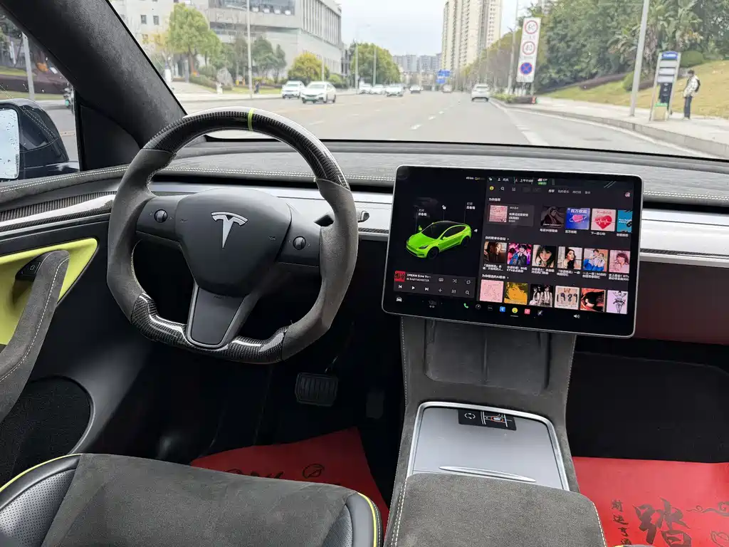 TESLA MODEL Y