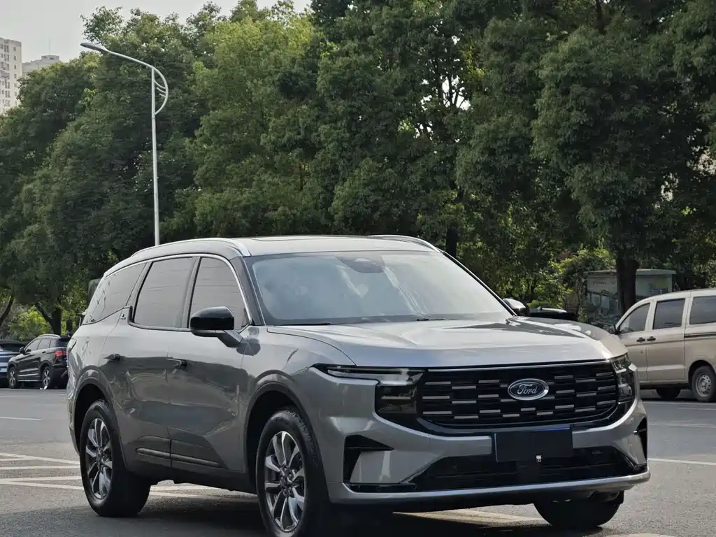 Ford Edge 2023 L 2.0T EcoBoost мест Luxury