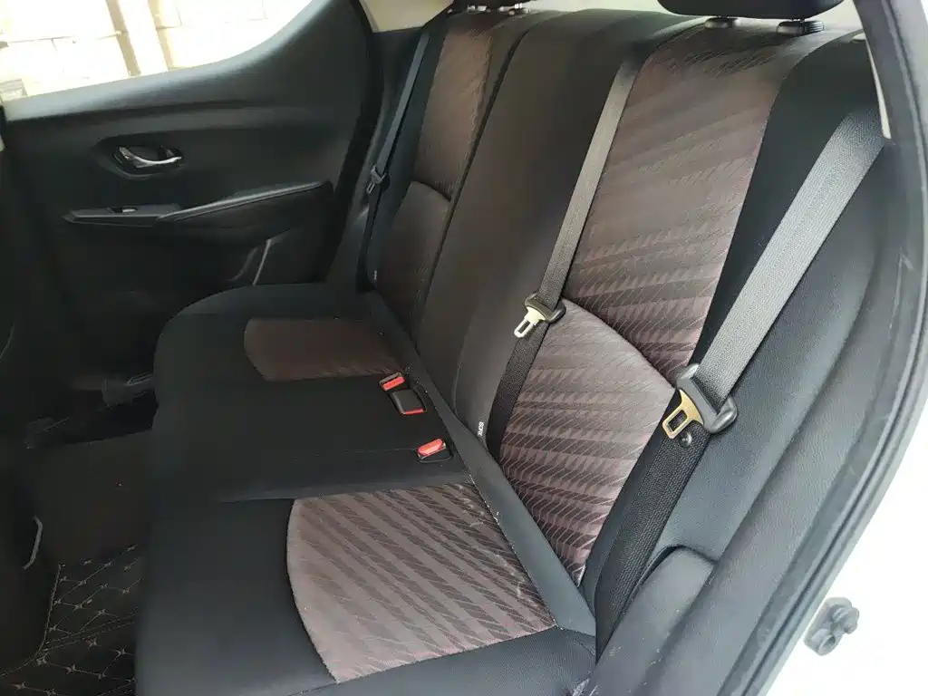 Nissan Bluebird — миниатюра 15