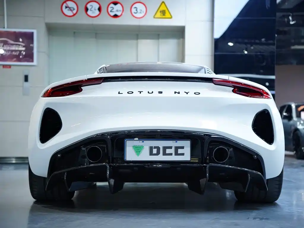 Lotus Emira — миниатюра 7