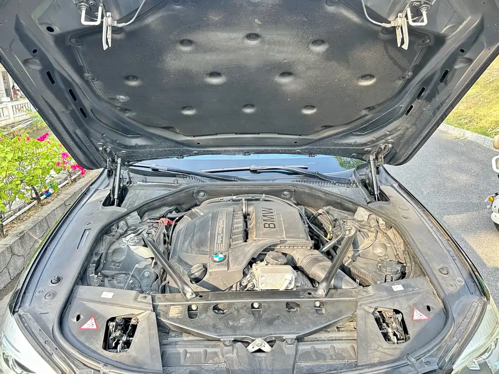 BMW 7 Series — миниатюра 23