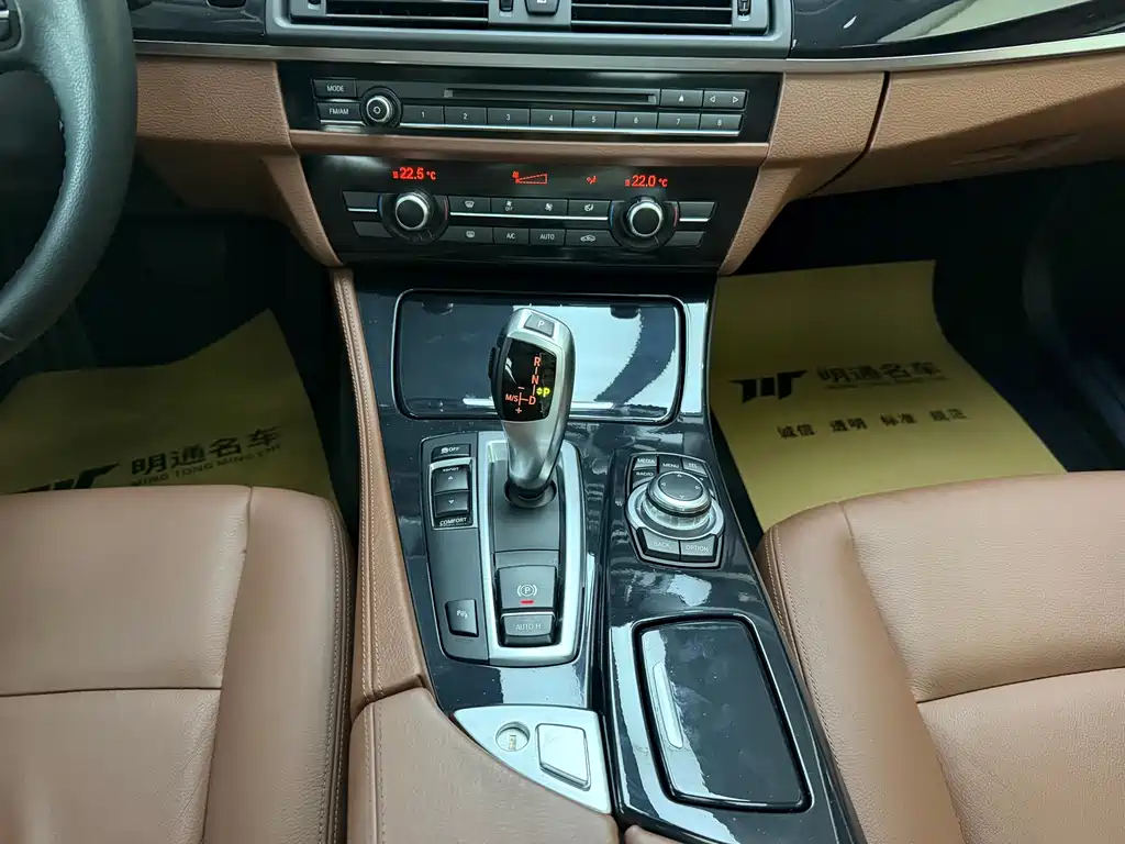 BMW 5 Series — миниатюра 13