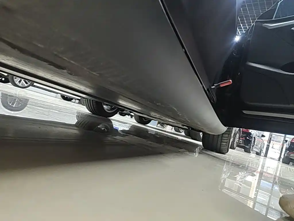 Tesla Model Y — миниатюра 21