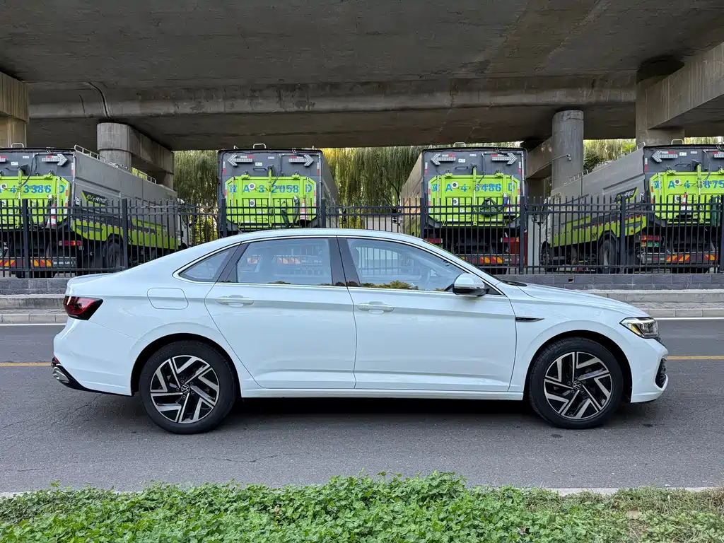 Volkswagen Sagitar — миниатюра 4