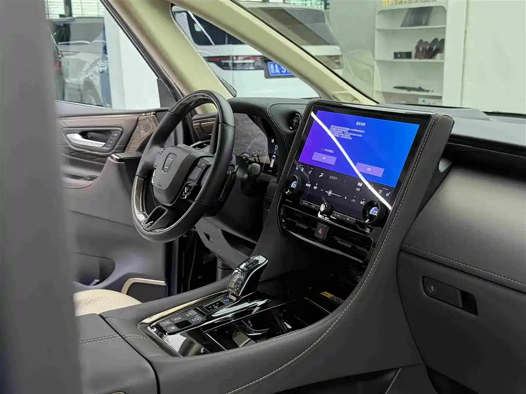 Toyota Vellfire — миниатюра 17