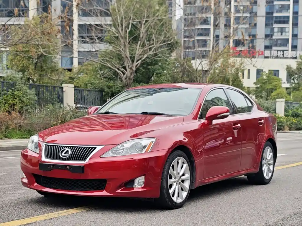 Lexus IS 2010
