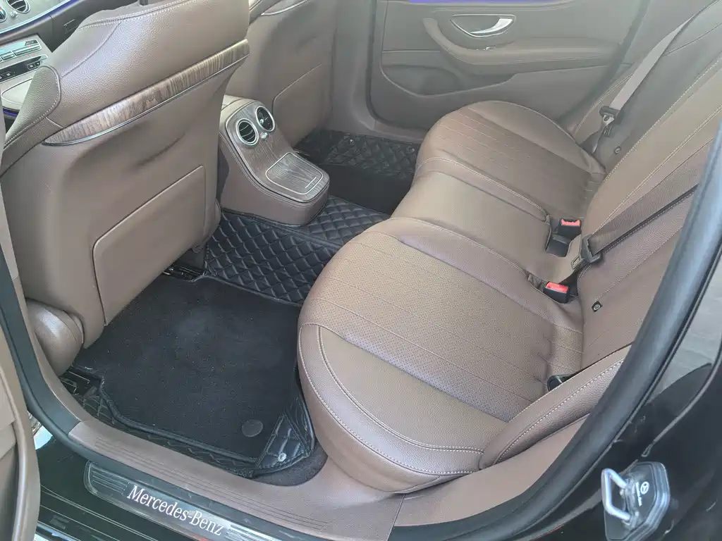 Mercedes-Benz E-Class — миниатюра 11