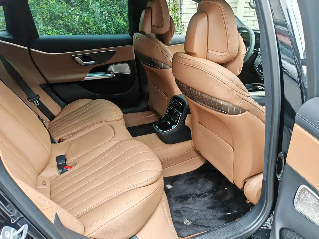 Mercedes-Benz E-Class — миниатюра 10