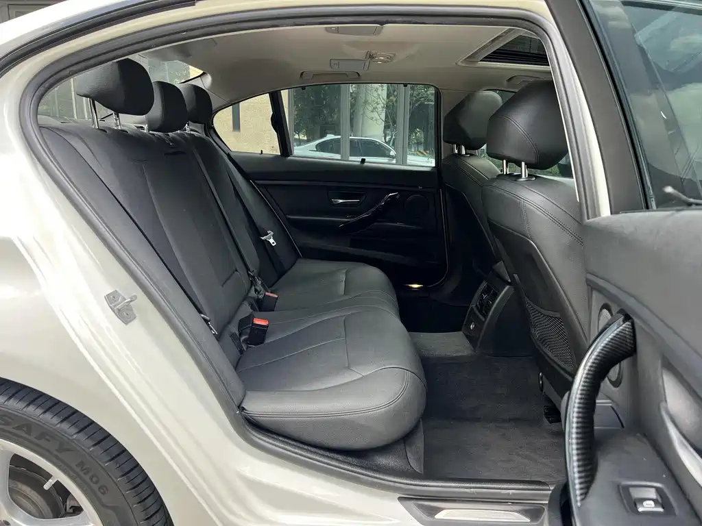 BMW 3 Series — миниатюра 11