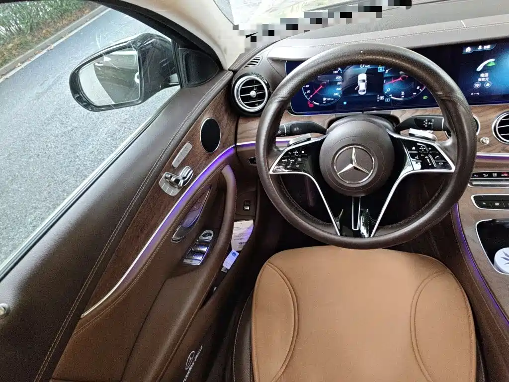 Mercedes-Benz E-Class — миниатюра 6
