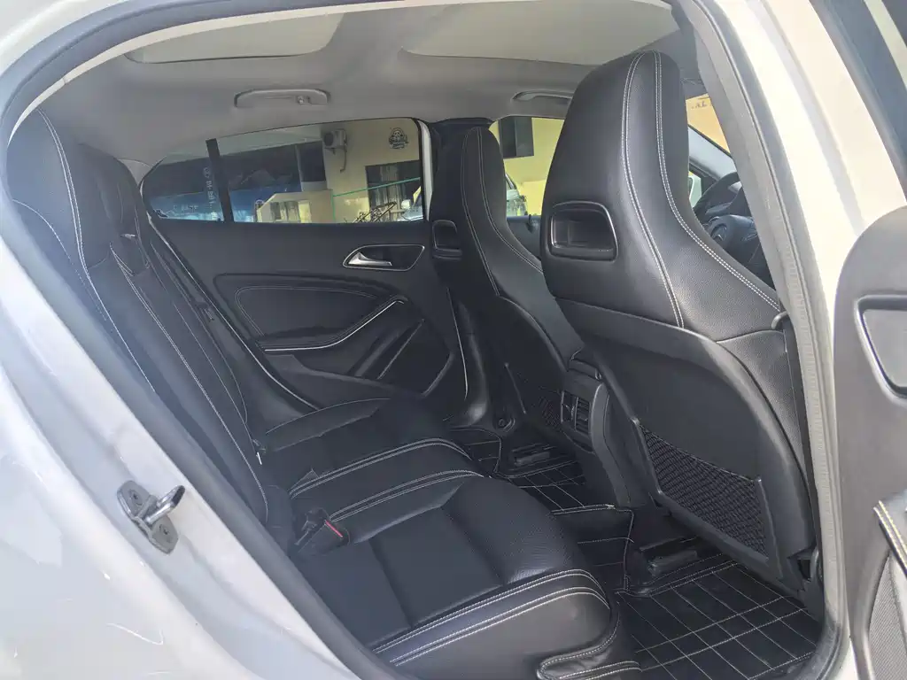 Mercedes-Benz GLA — миниатюра 12