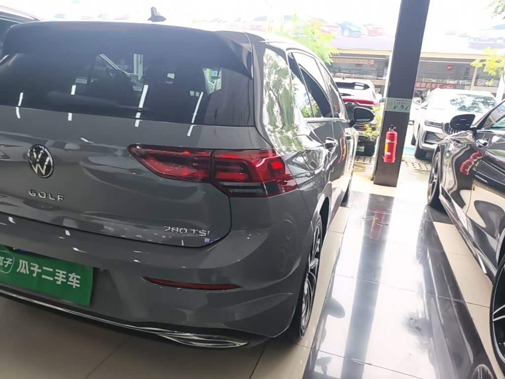 Volkswagen Golf 1.4 л 2023 г. Серебристо-серый, пробег 22200 км