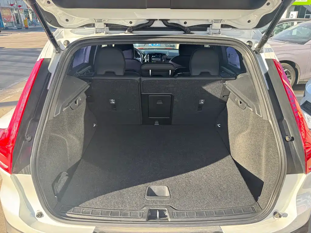 Volvo XC40 — миниатюра 10
