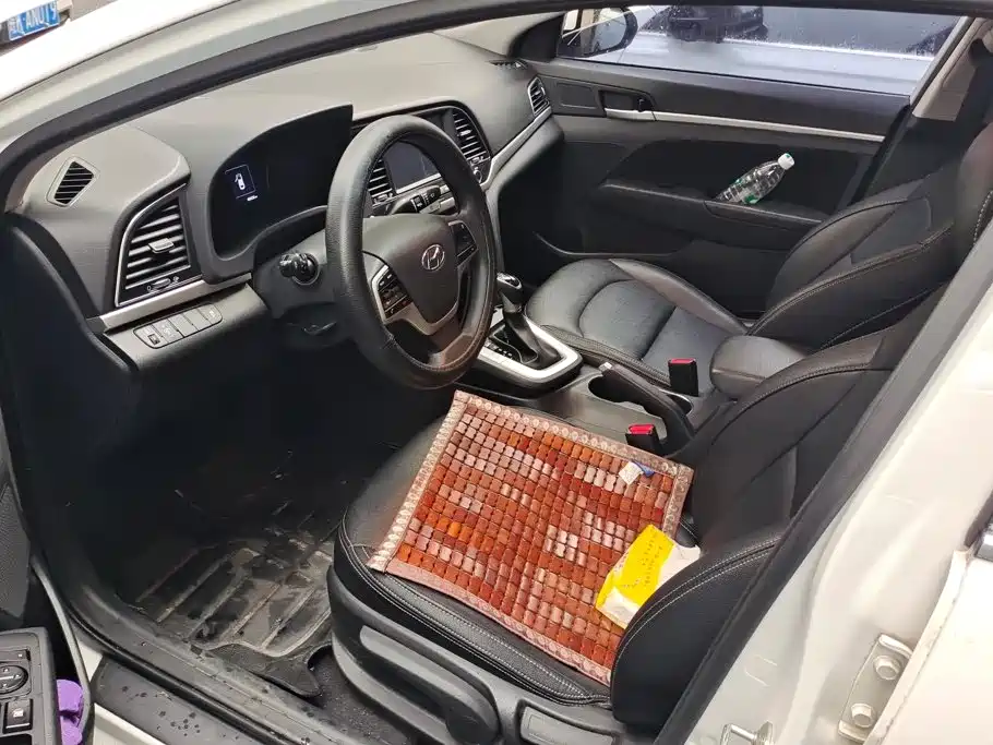 Hyundai Elantra — миниатюра 9