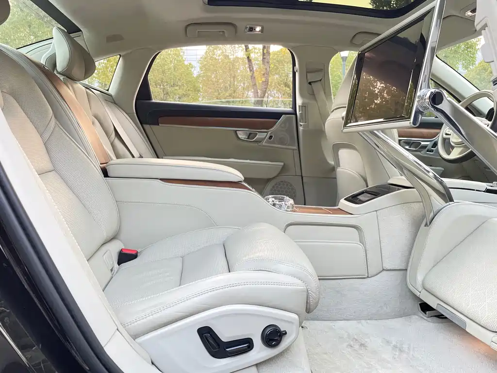 VOLVO S90 PLUG IN HYBRID