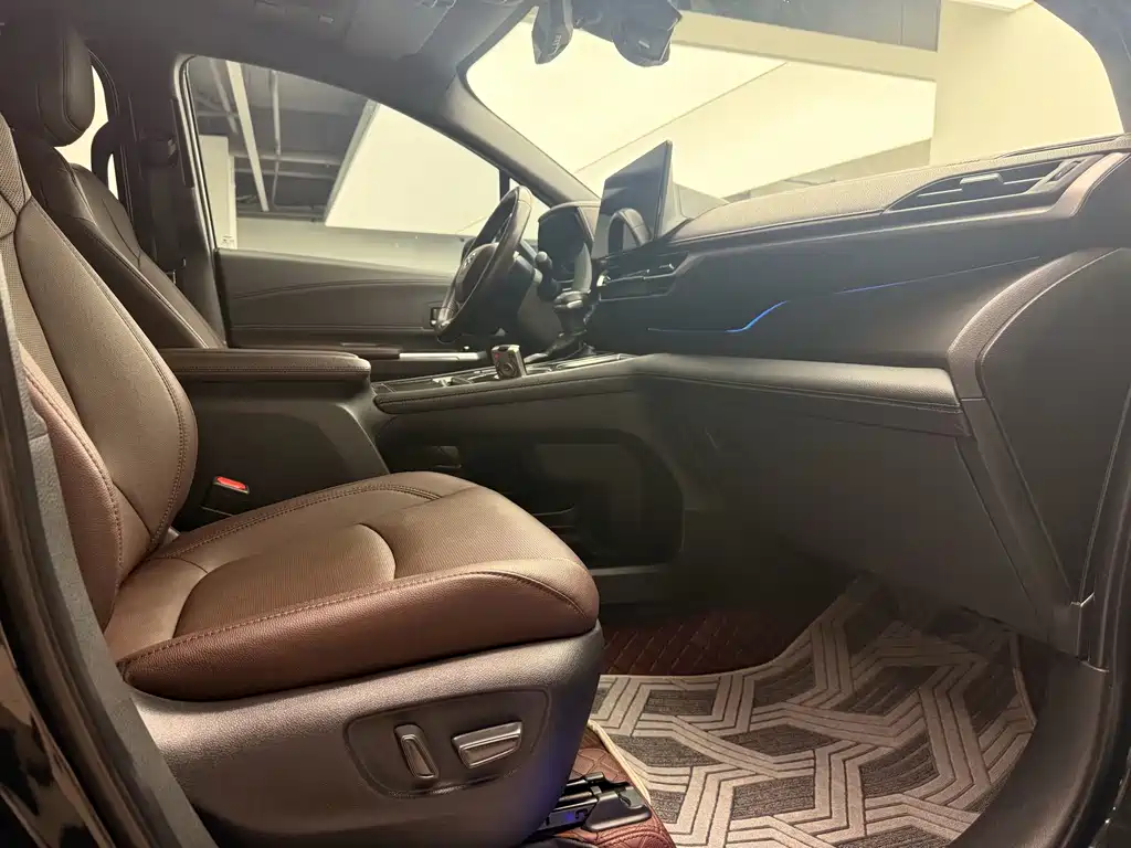 Toyota Sienna — миниатюра 17