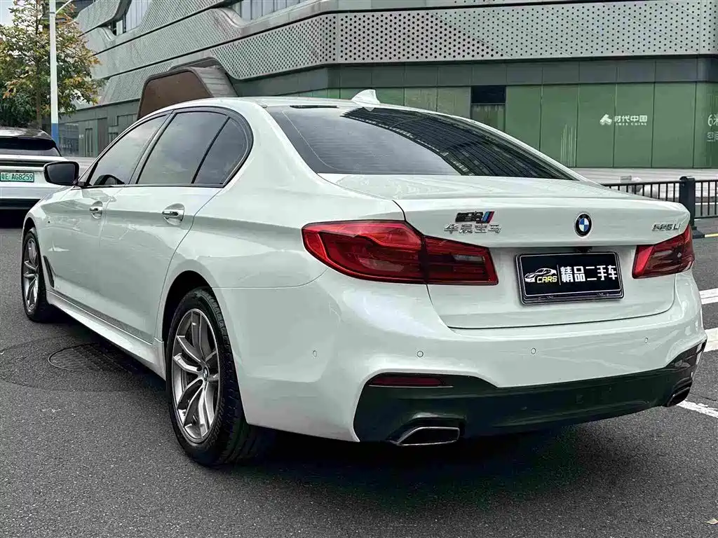 BMW 5 Series — миниатюра 9