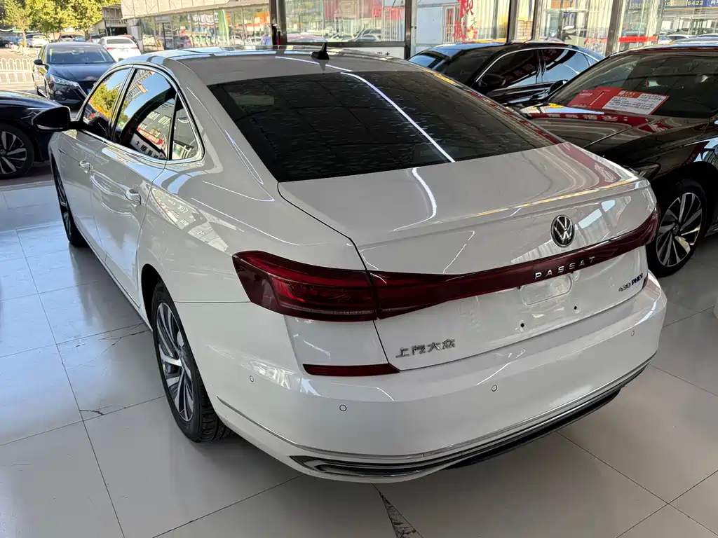 Volkswagen Passat PHEV — миниатюра 11