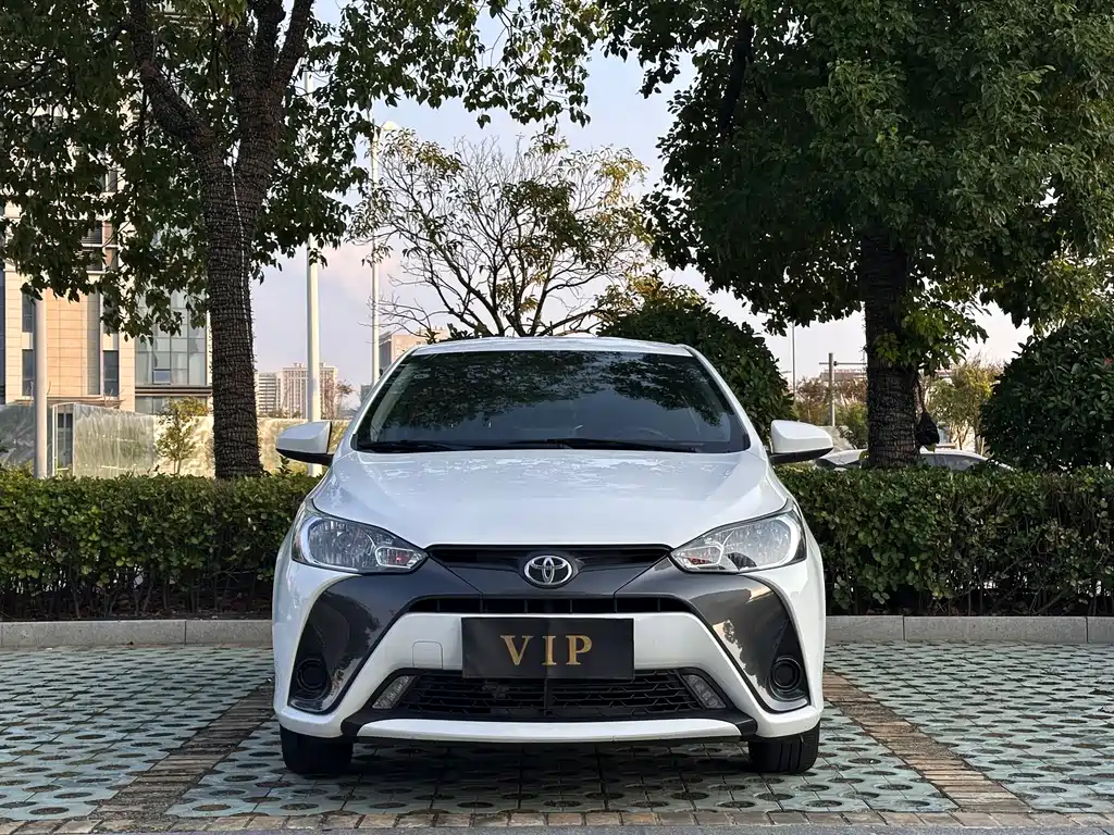 Toyota Yaris L — миниатюра 2