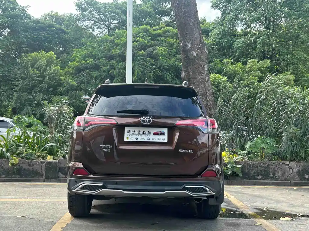 Toyota RAV4 — миниатюра 7