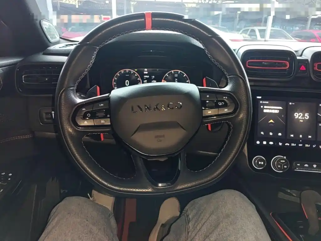 Lynk & Co 02 Hatchback — миниатюра 11