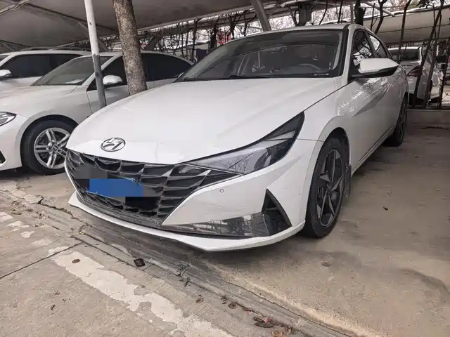 HYUNDAI ELANTRA
