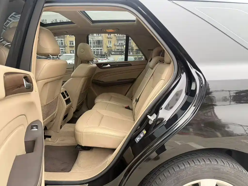 Mercedes-Benz M-Class — миниатюра 10
