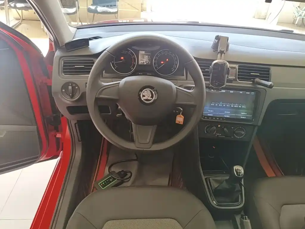 Skoda Rapid Spaceback — миниатюра 11