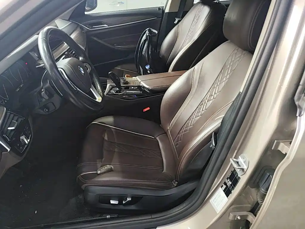 BMW 5 Series — миниатюра 15