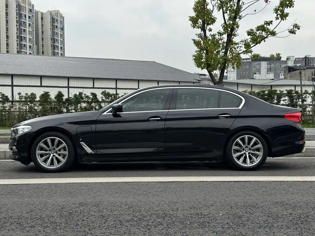 BMW 5 Series New Energy — миниатюра 15
