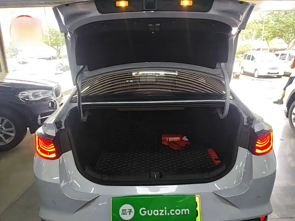 Geely L HiP — миниатюра 19