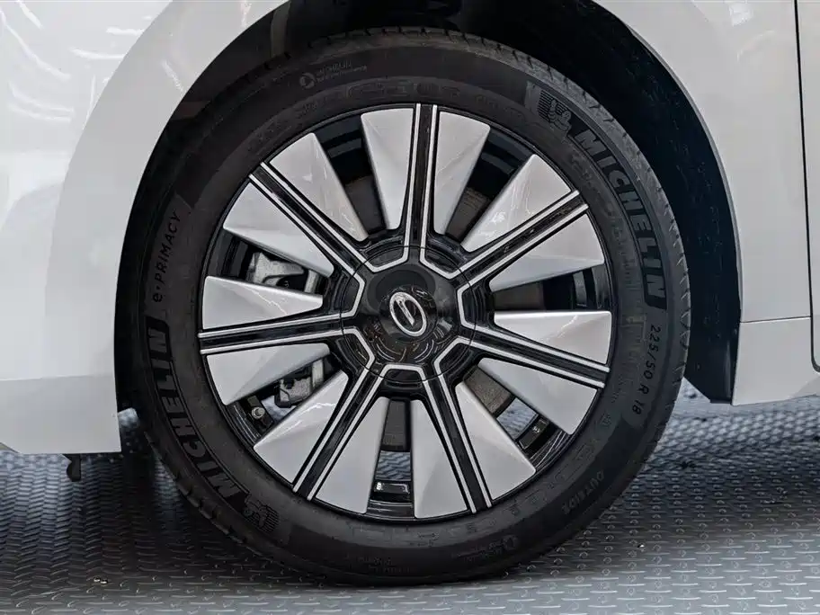 GAC TRUMPCHI E8 NEW ENERGY