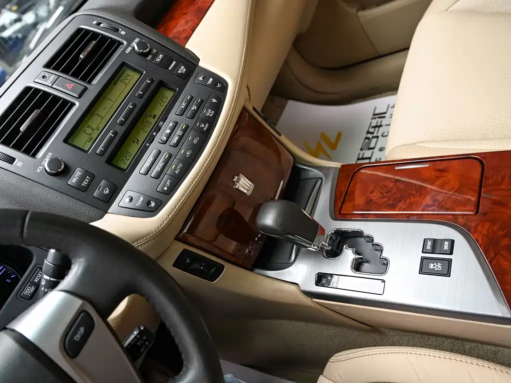 Toyota Crown — миниатюра 9