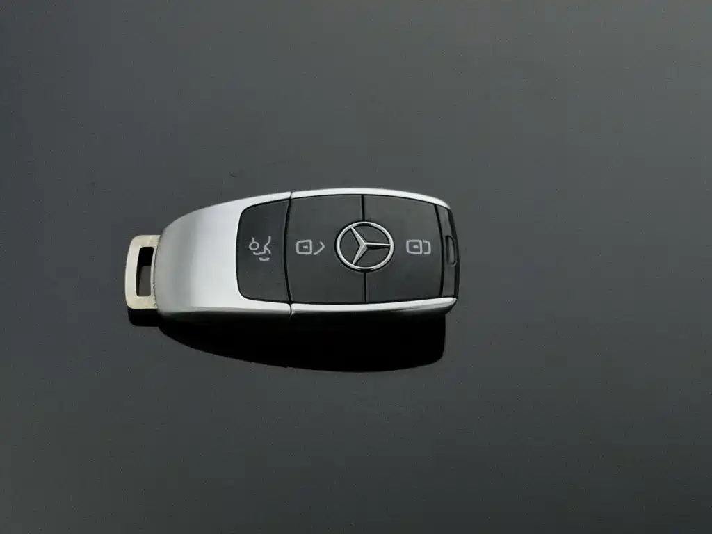 Mercedes-Benz E-Class — миниатюра 19