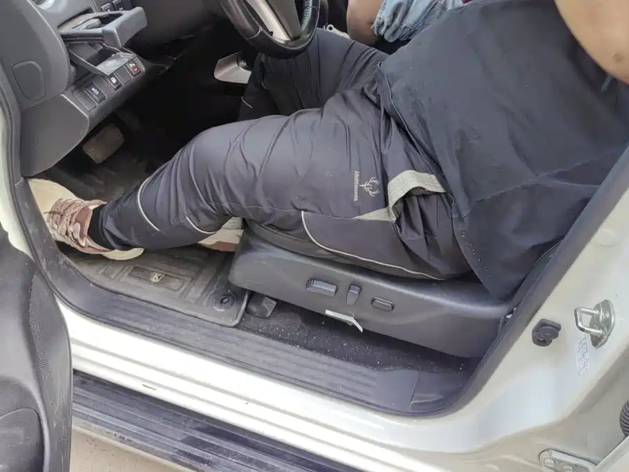 Nissan Terra — миниатюра 9