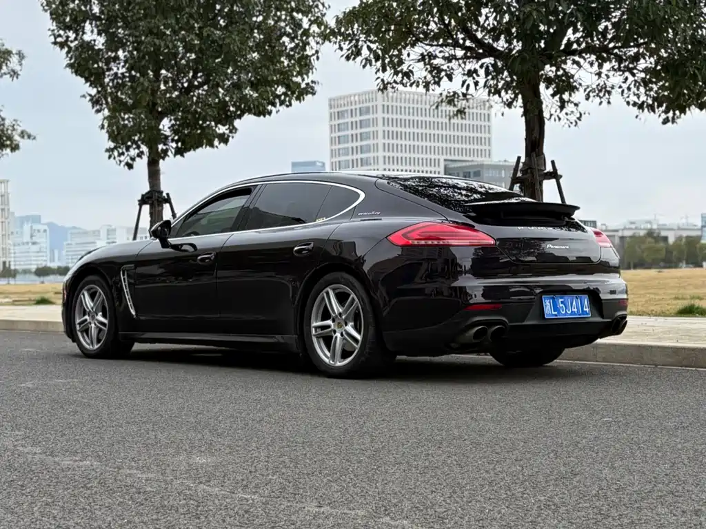 PORSCHE PANAMERA