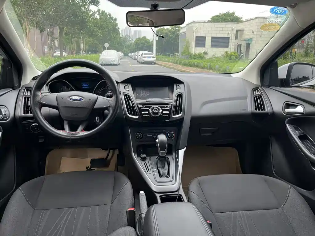 Ford Focus 2015 1.6L AT Comfort