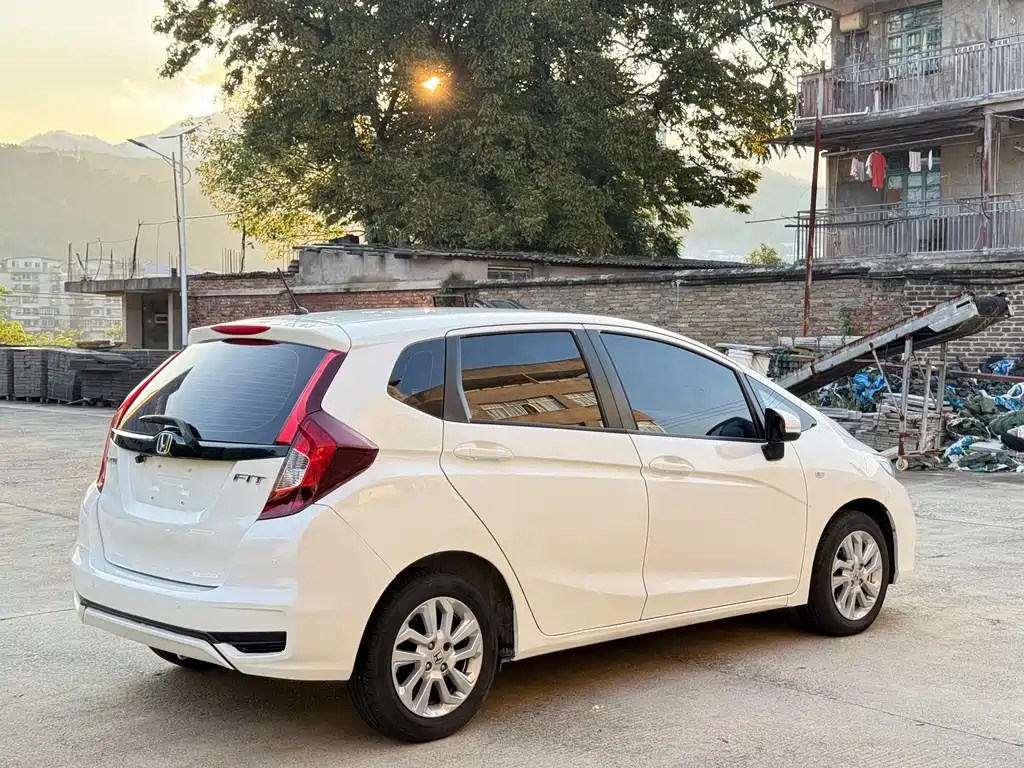 Honda Fit — миниатюра 8
