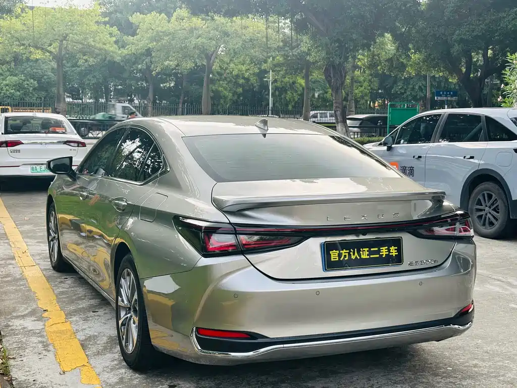 Lexus ES — миниатюра 7