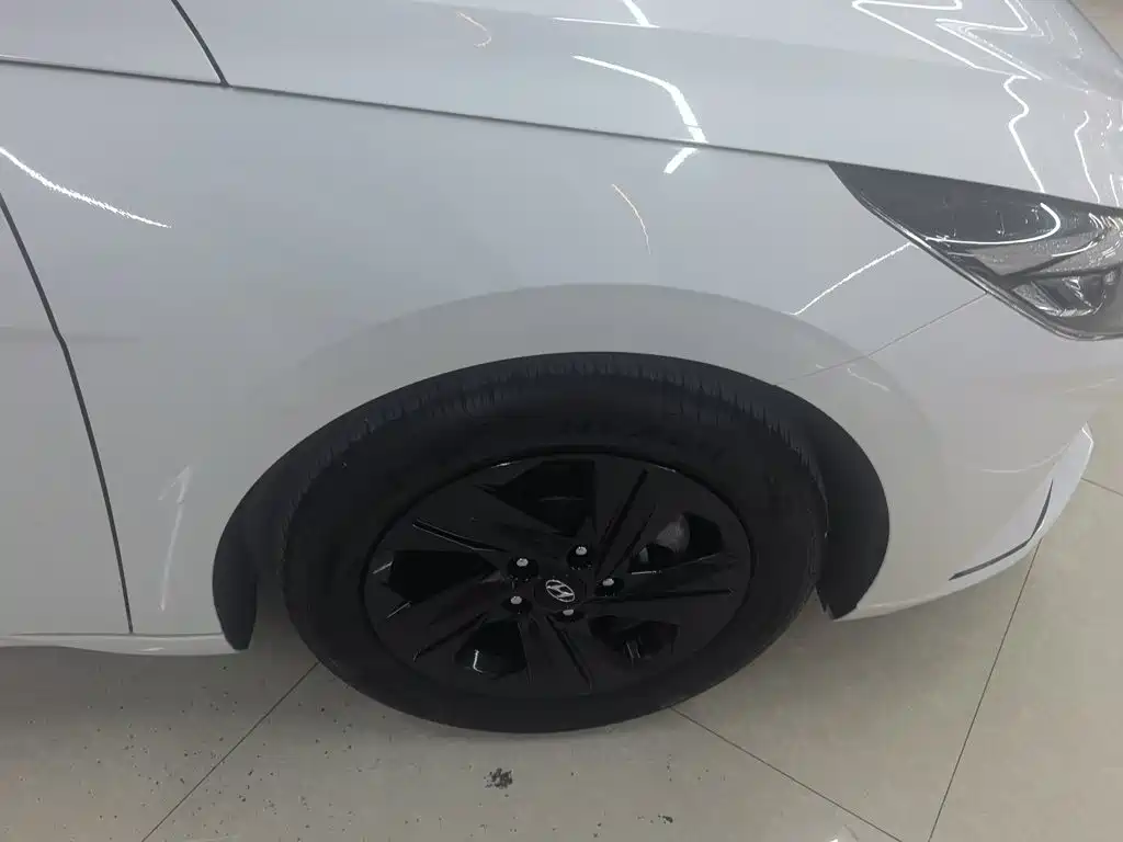 Hyundai Elantra — миниатюра 14