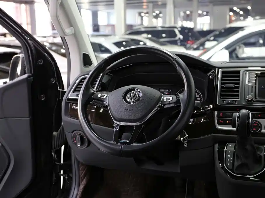 Volkswagen Multivan — миниатюра 13