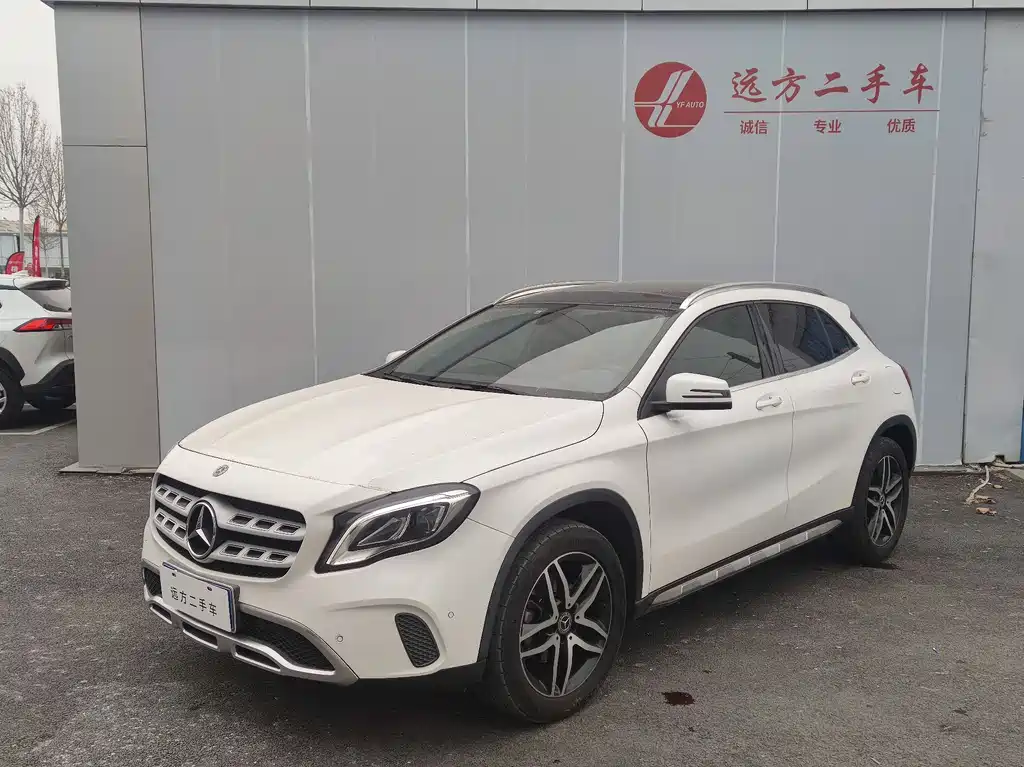 MERCEDES-BENZ GLA