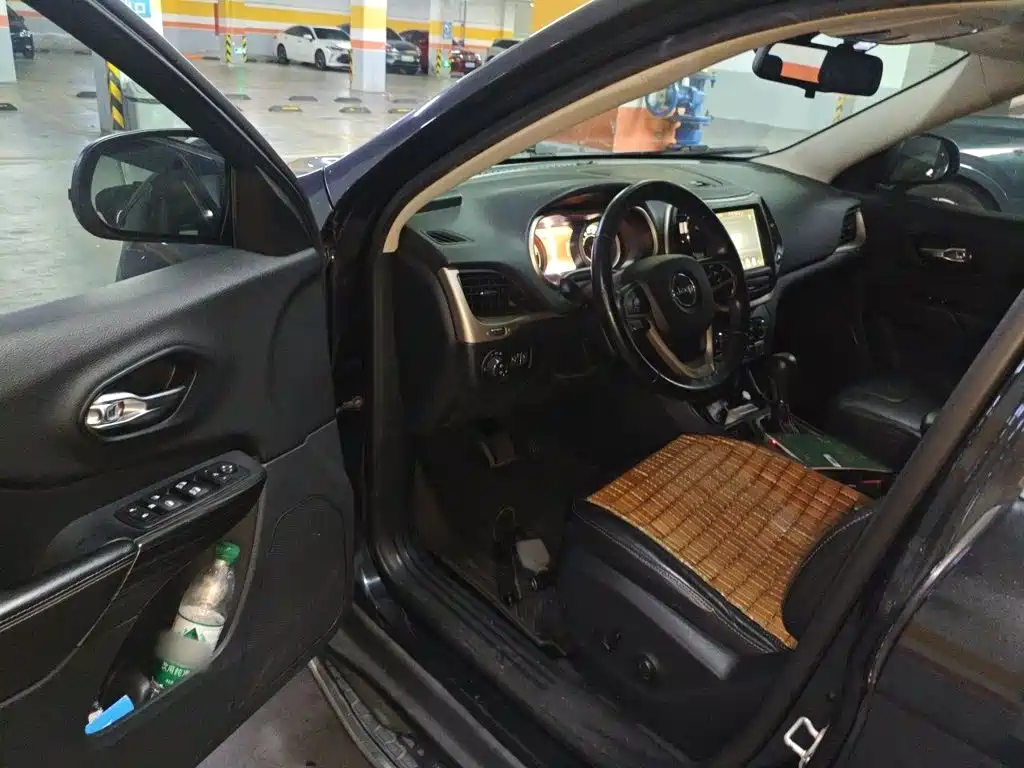 Jeep Cherokee — миниатюра 17