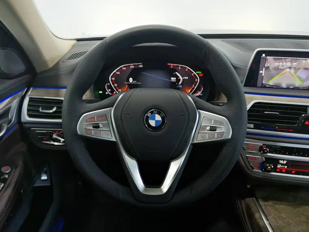 BMW 7 Series — миниатюра 11